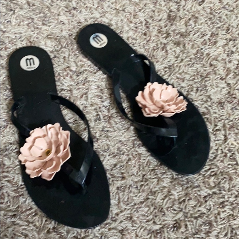 Size 8 Melissa Jelly sandal with blush flower.